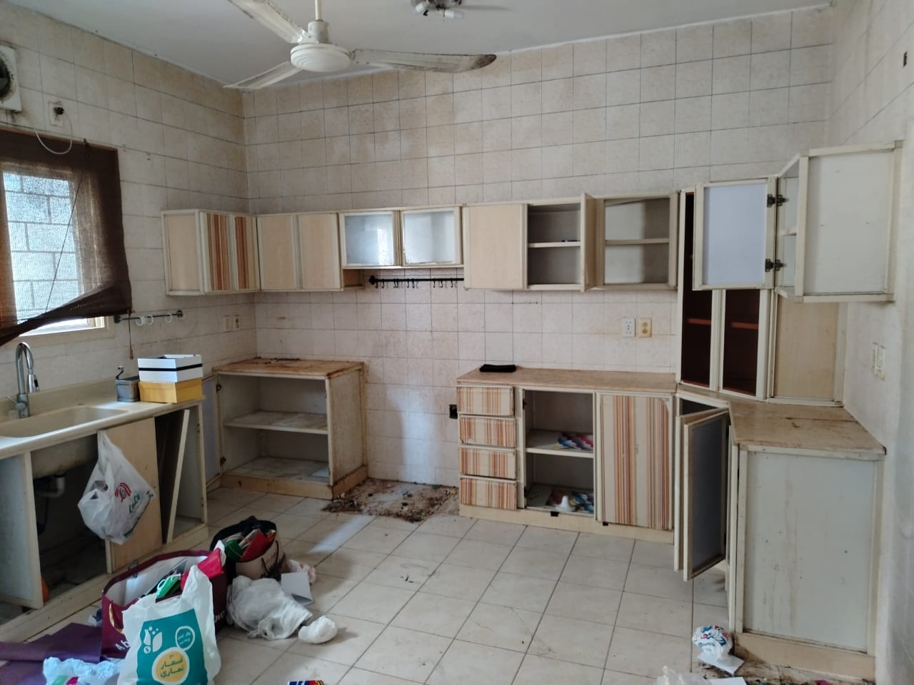 شراء أثاث المطاعم المستعمل في الأحساء